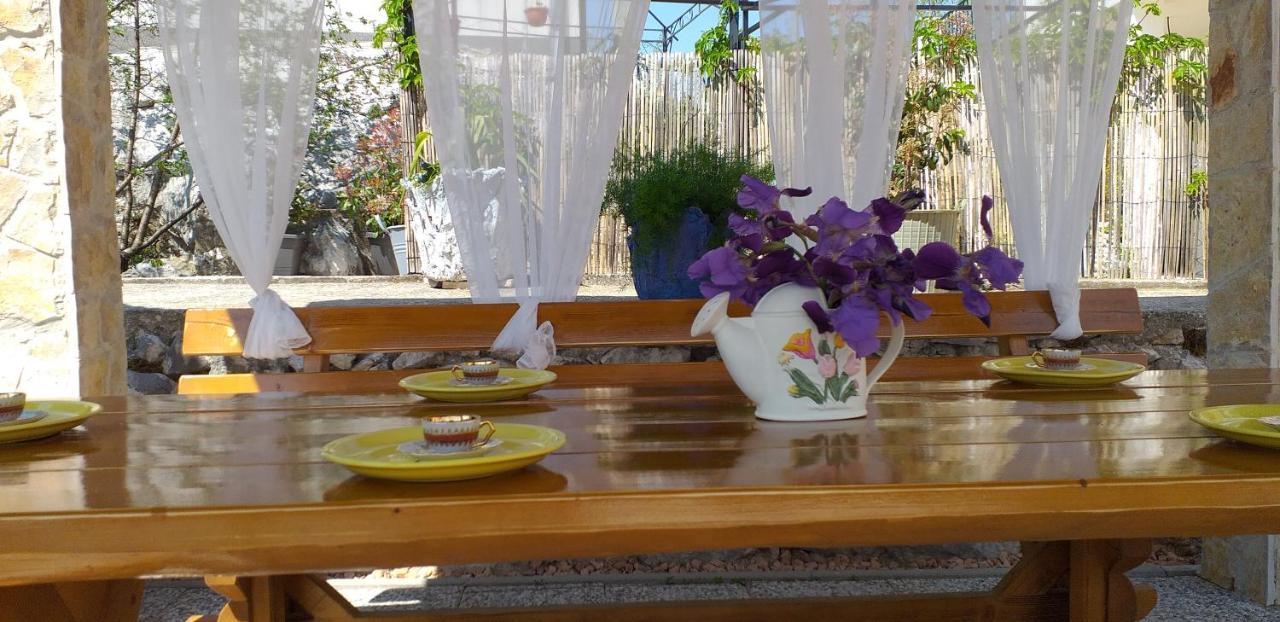 Holiday Home Perunika Zezevica ภายนอก รูปภาพ