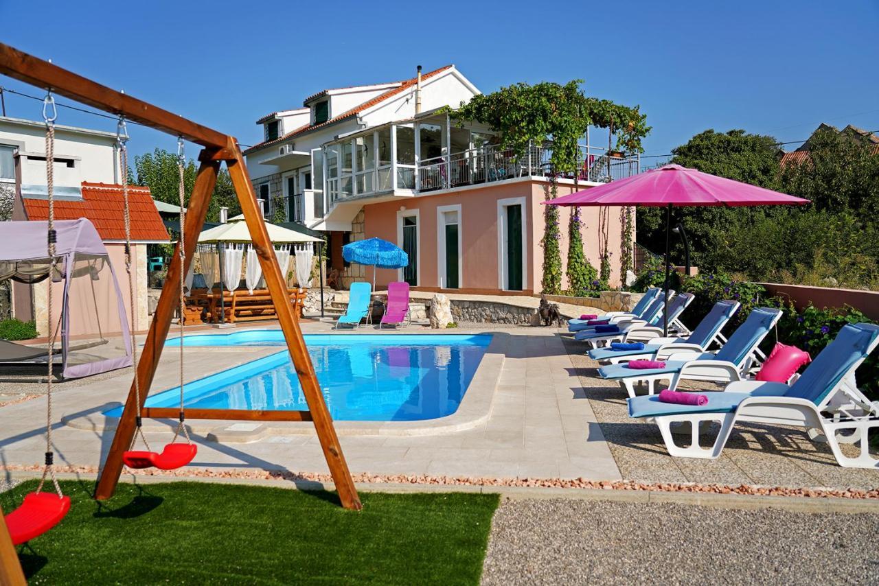 Holiday Home Perunika Zezevica ภายนอก รูปภาพ