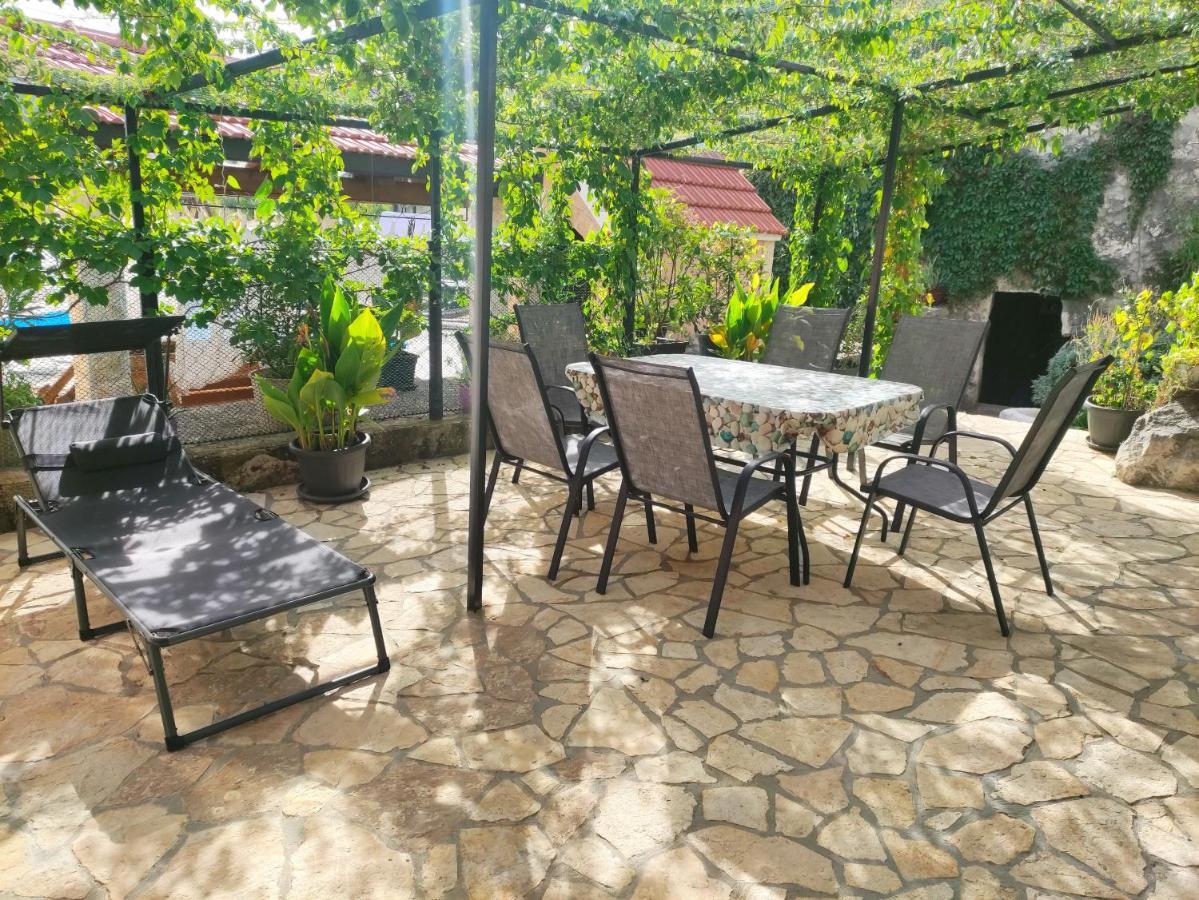Holiday Home Perunika Zezevica ภายนอก รูปภาพ