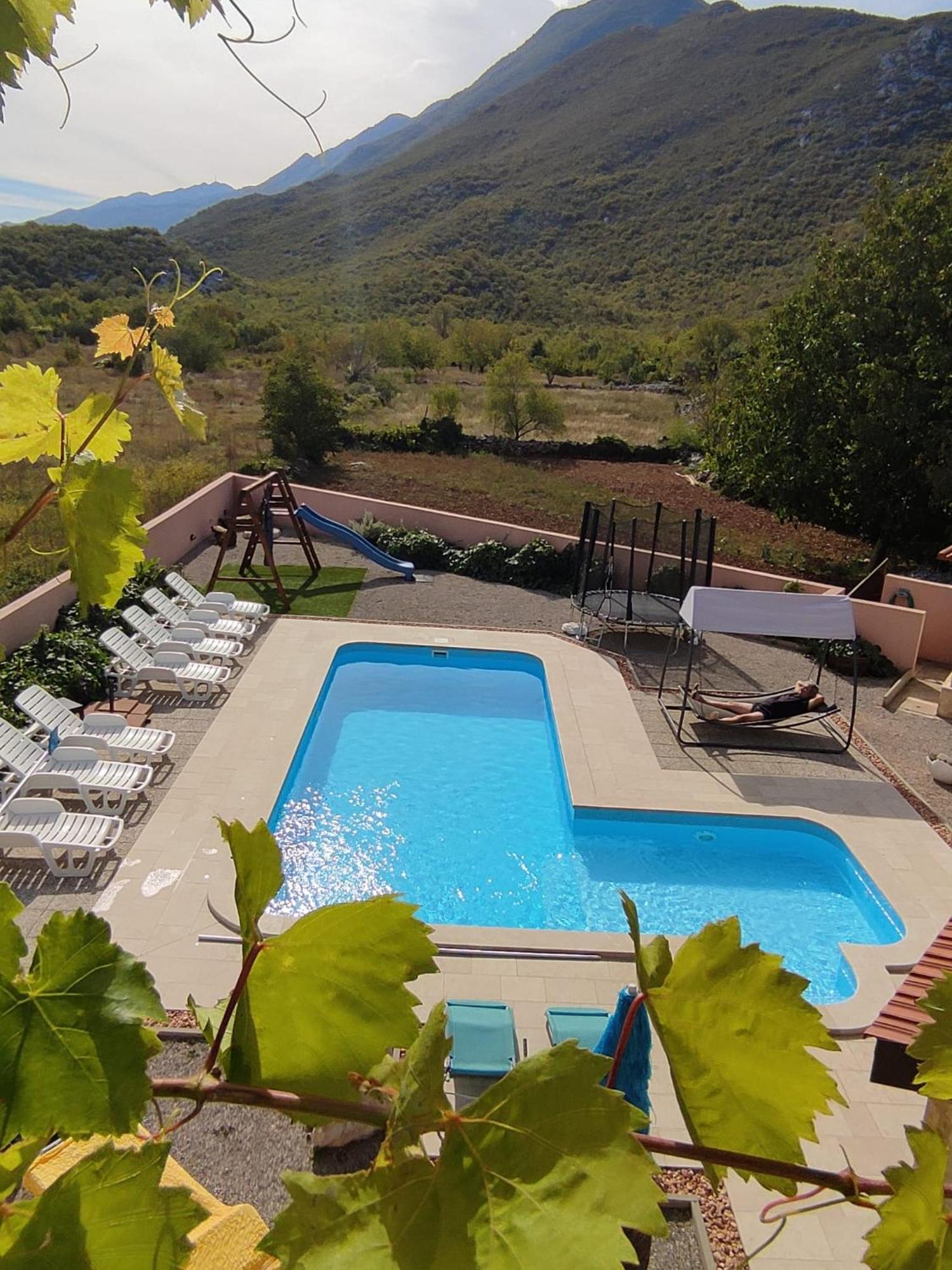 Holiday Home Perunika Zezevica ภายนอก รูปภาพ