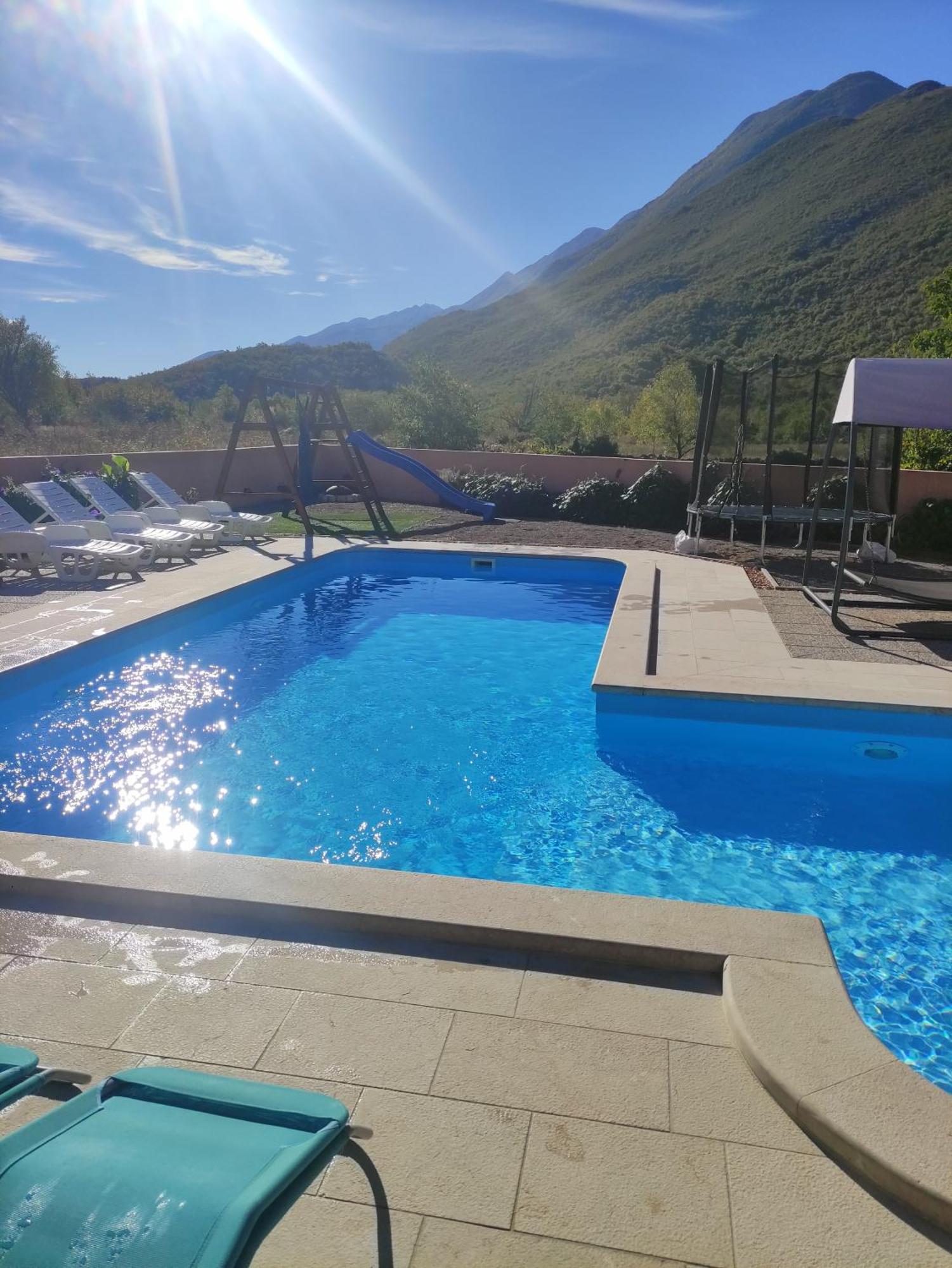 Holiday Home Perunika Zezevica ภายนอก รูปภาพ