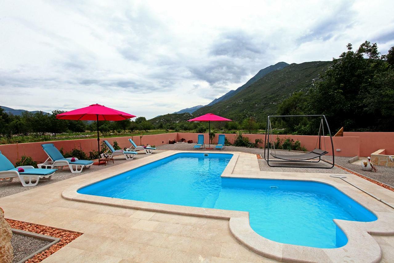 Holiday Home Perunika Zezevica ภายนอก รูปภาพ