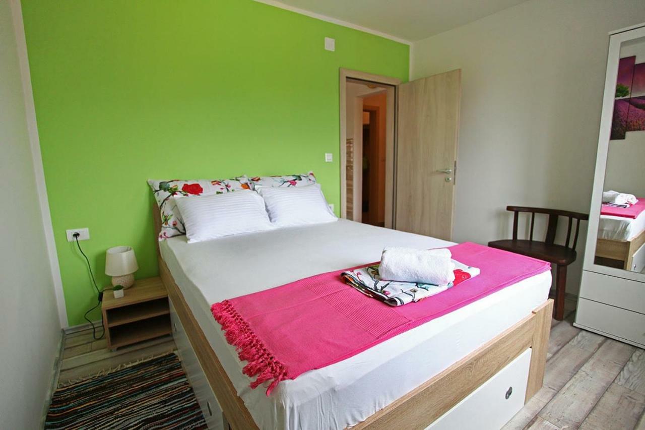 Holiday Home Perunika Zezevica ภายนอก รูปภาพ